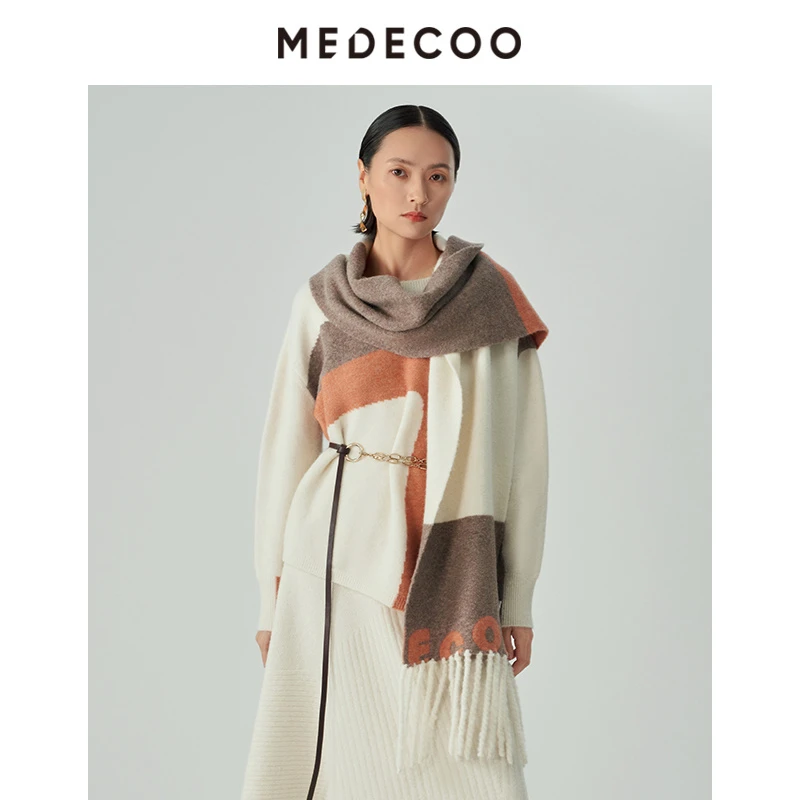 MEDECOO/墨蒂珂冬季新款慵懒风撞色长袖套头针织衫女MHD40325