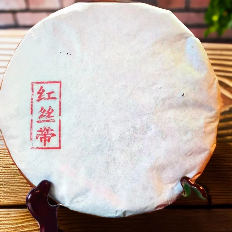 2015年订制款弯弓经典红丝带普洱茶生茶357克一饼储存长期通用
