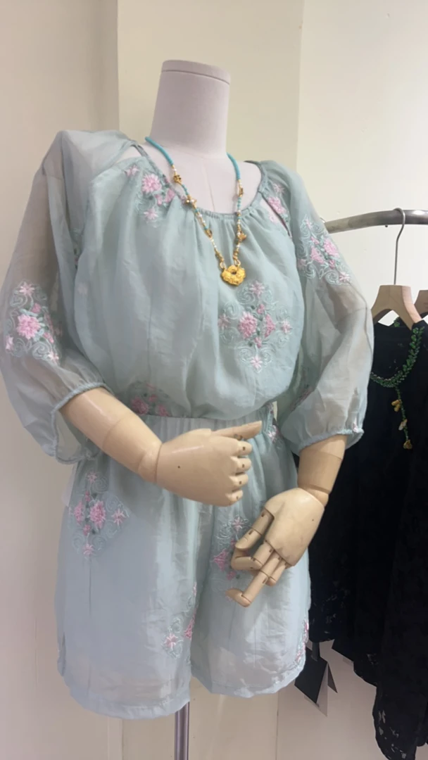 大石榴大码女装连衣裙小衫胖妹妹