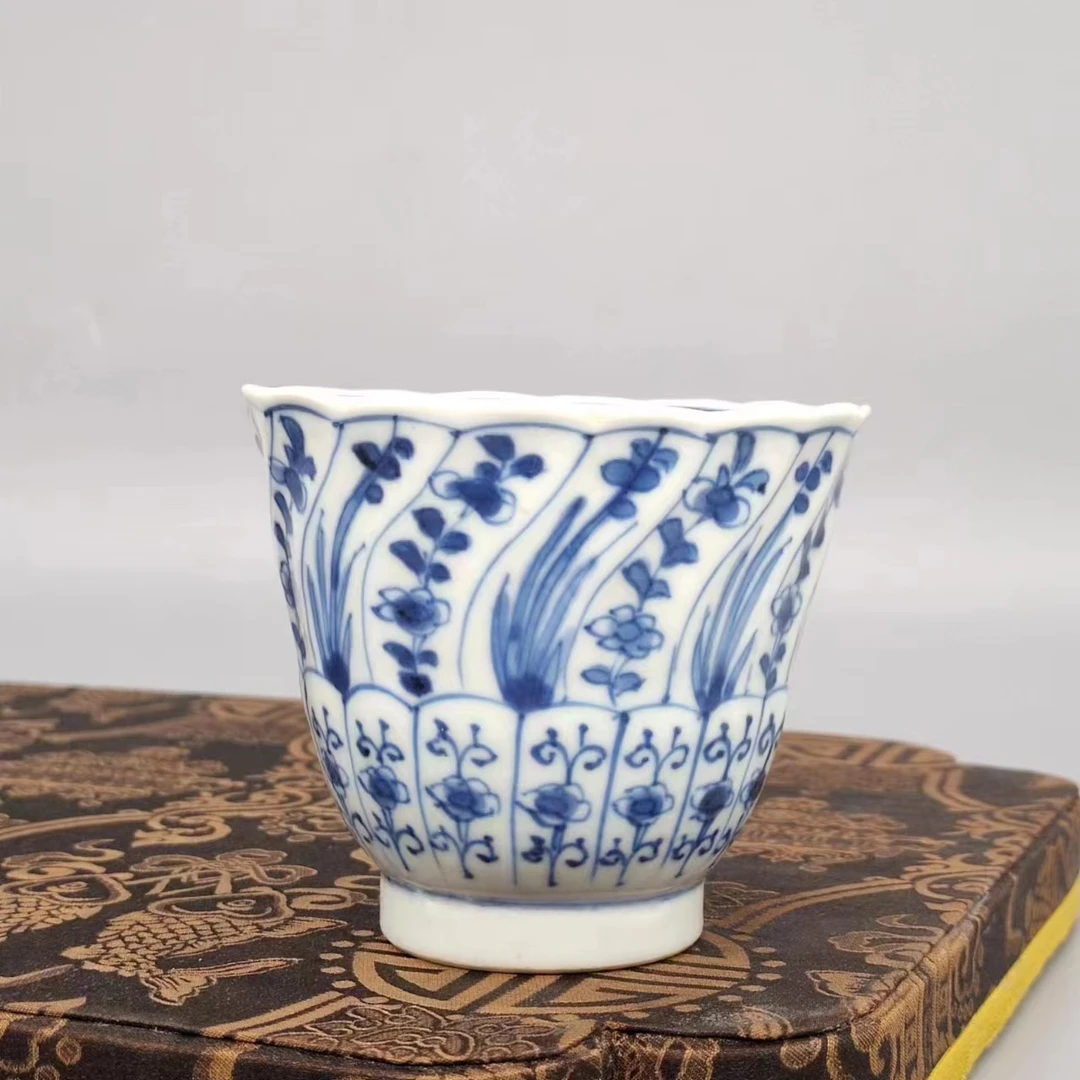 2063001*清康熙青花花卉花口铃铛杯/瓷器二/江苏省文物总店