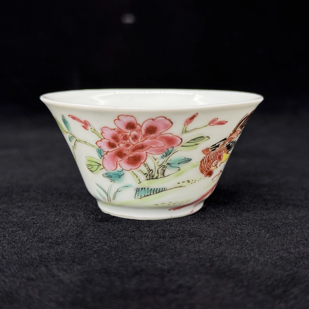 5121607*清雍正粉彩冠上加冠纹杯/瓷器五/江苏省文物总店