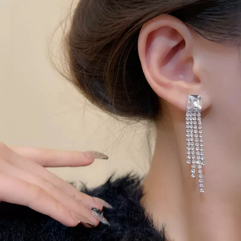 铜合金合成锆石耳饰 【R92】轻奢设计感百搭高级长款耳钉LY0132