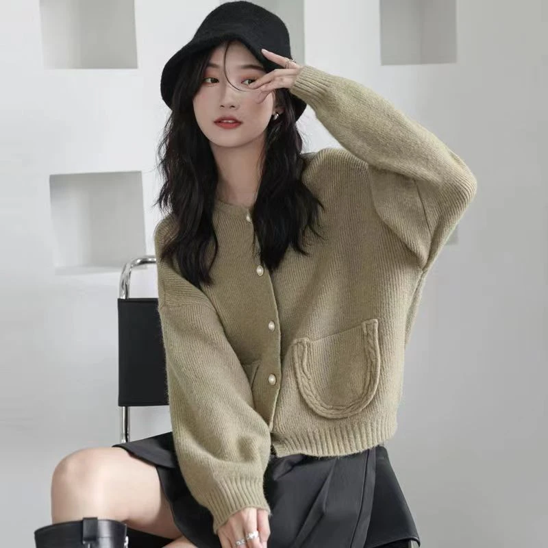 日系温柔风开衫毛衣女宽松软糯秋冬外穿复古风圆领百搭针织衫外套