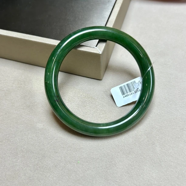 碧玉7号矿红皮老料菠菜绿手镯