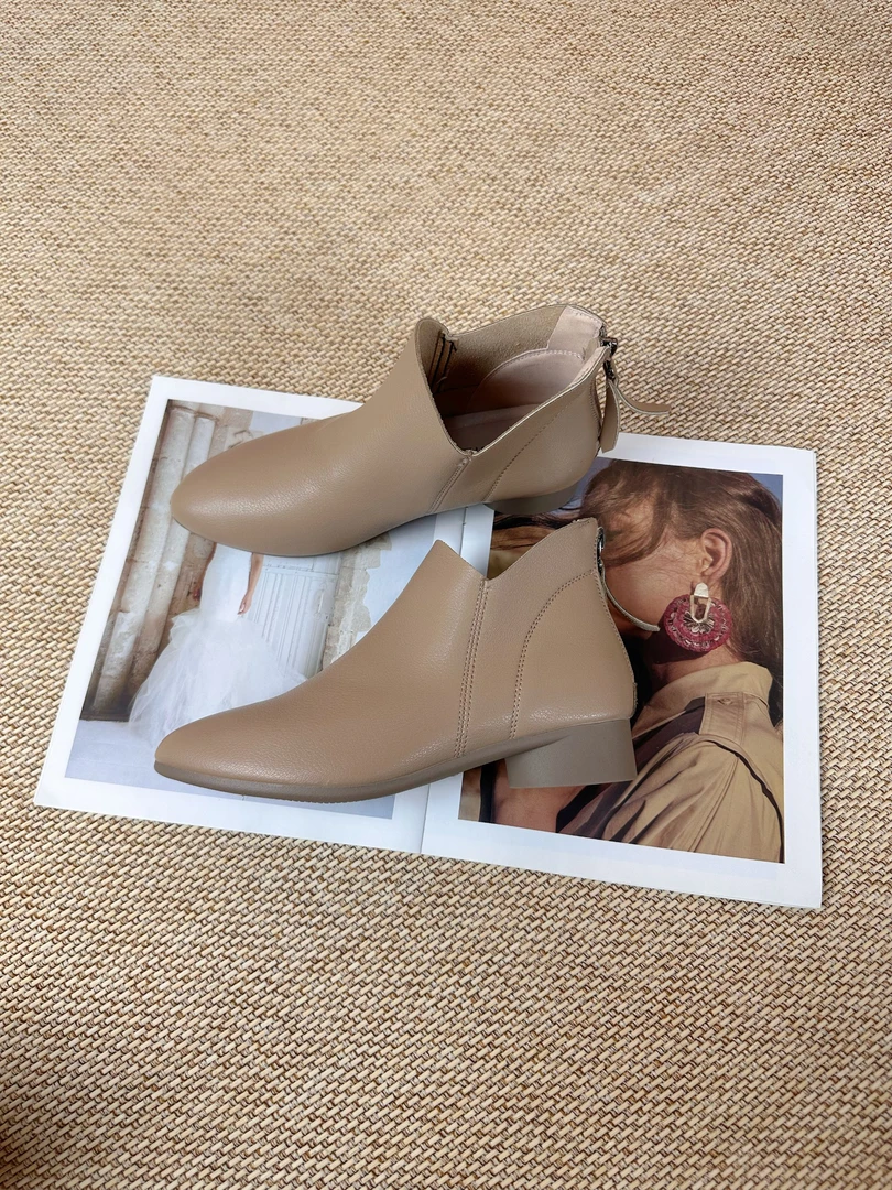 24新款秋复古尖头软底女鞋低跟粗跟软底百搭女靴