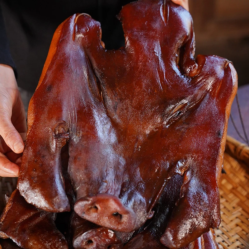 【整张腊猪脸带拱嘴】湖南农家柴火烟熏腊猪脸