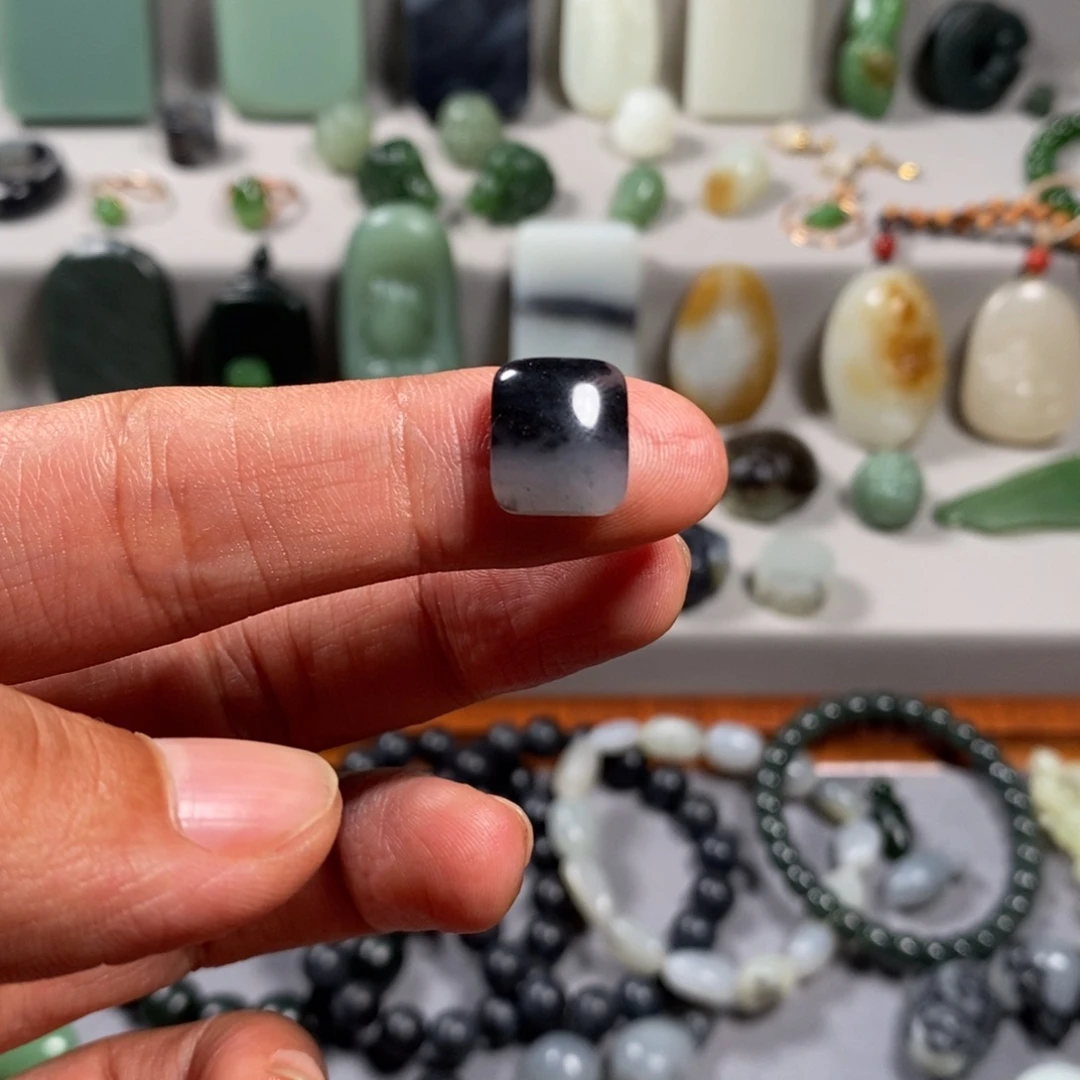 和田玉吊坠未镶嵌墨*