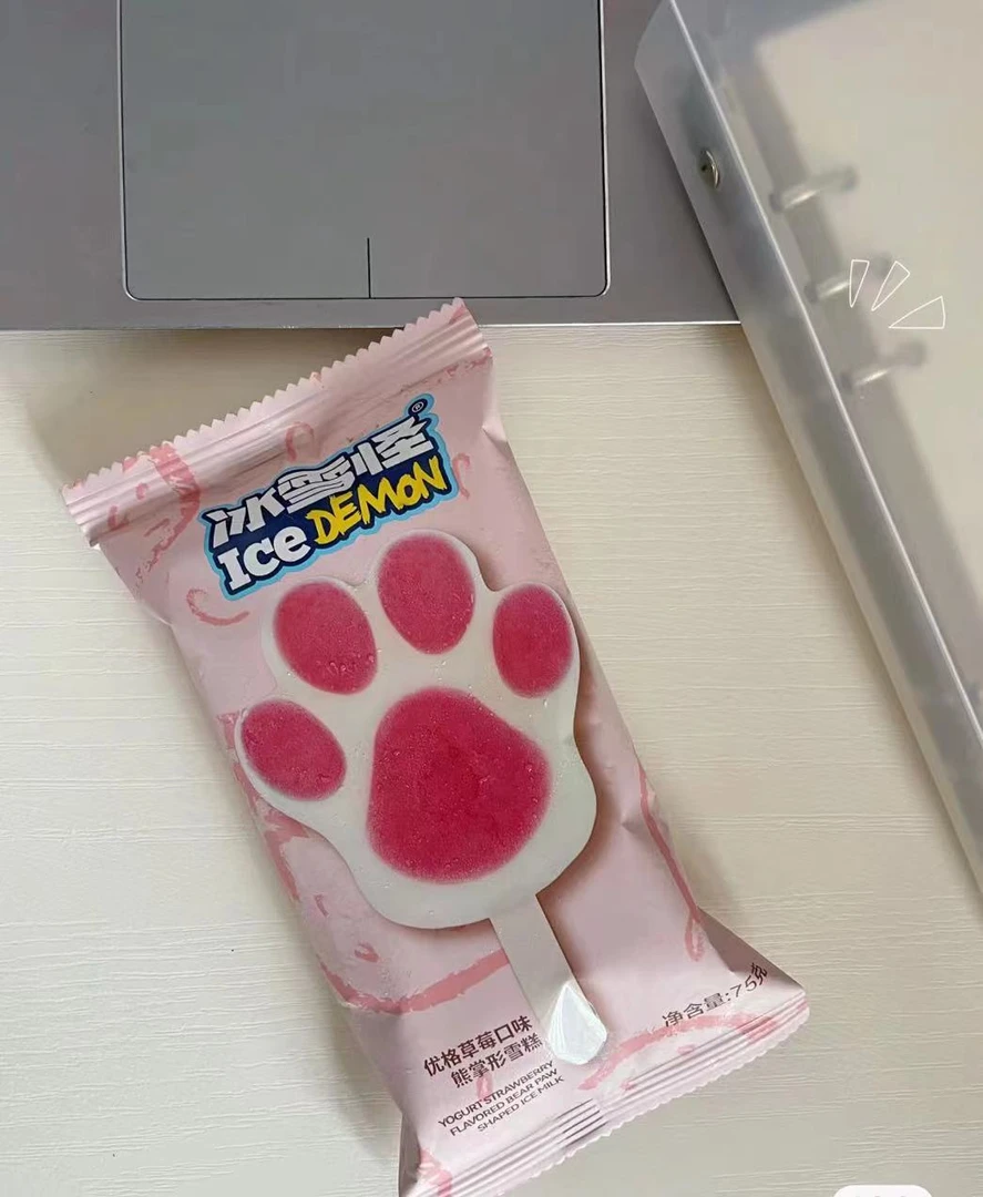 冰雪怪草莓熊掌