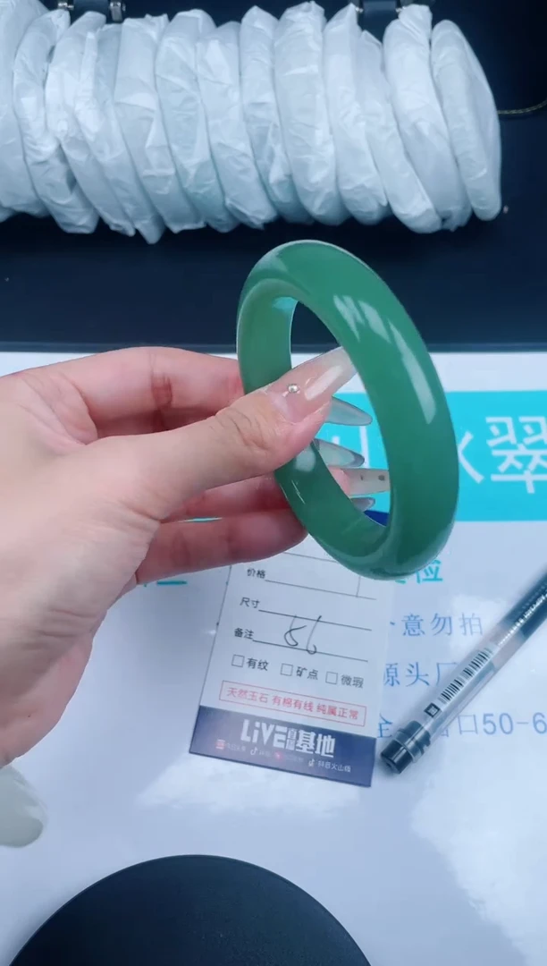 【闪购商品】石英质玉手镯未镶嵌147
