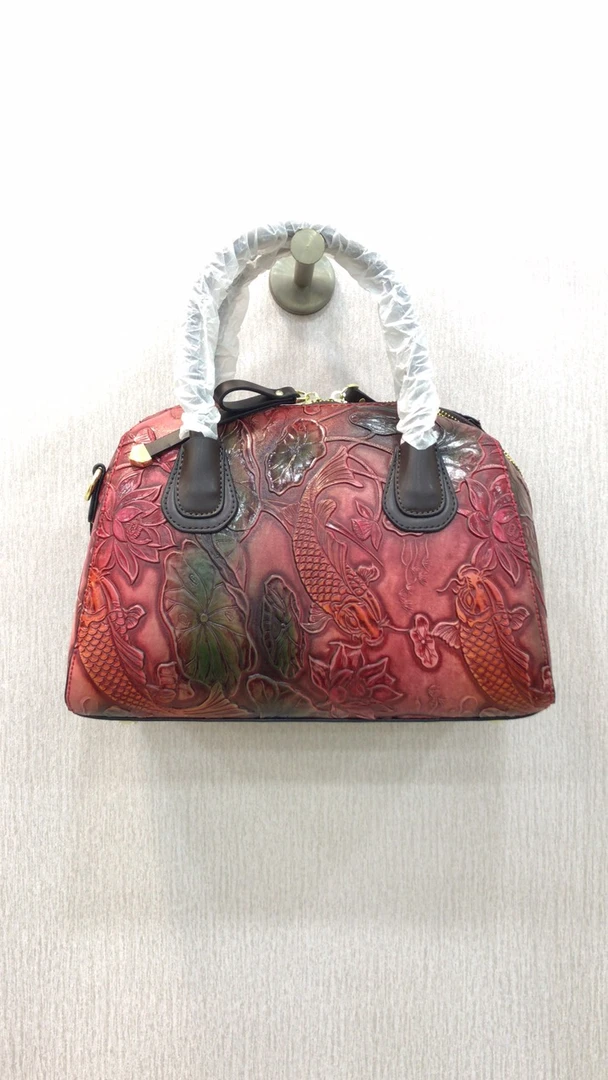 1806-富贵鱼雕刻彩绘单肩手提包