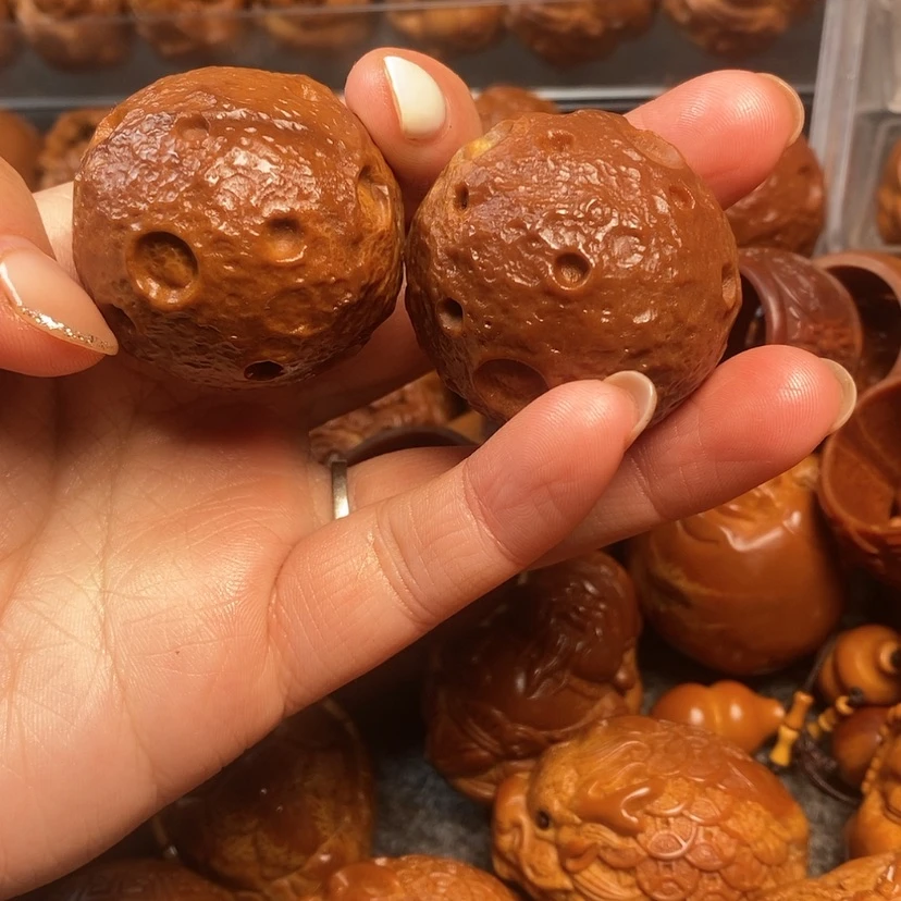 【闪购商品】橄榄核吊坠生****间月球