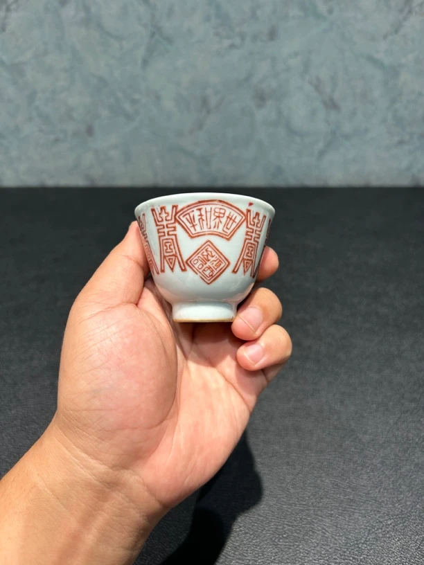 现代陶瓷工艺品矾红寿字纹茶杯