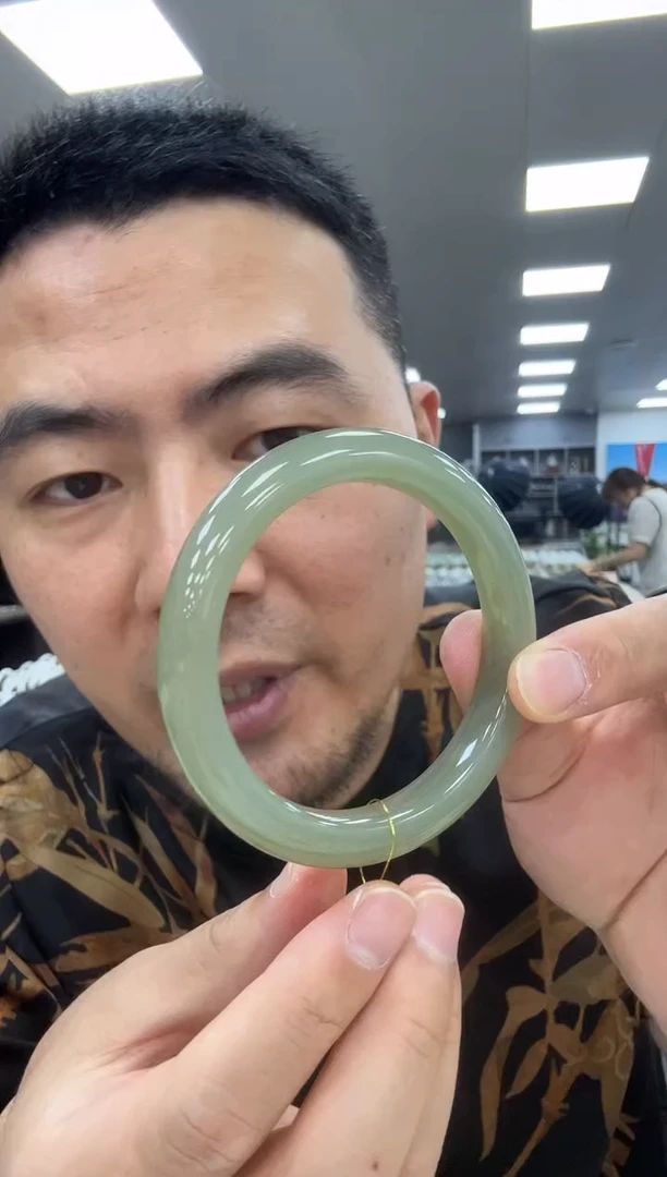 【闪购商品】和田玉手镯未镶嵌61.8  228