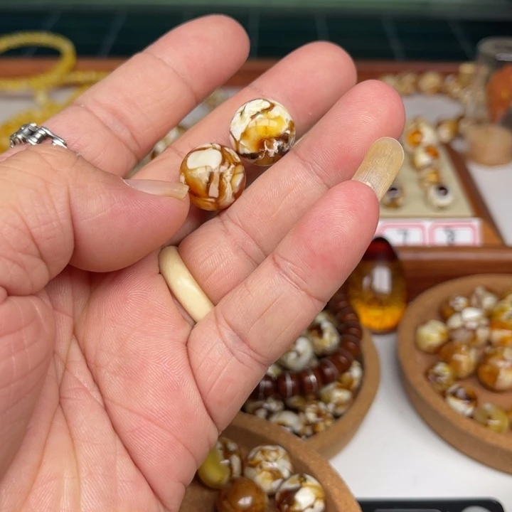 琥珀裸石未镶嵌葡*干91号