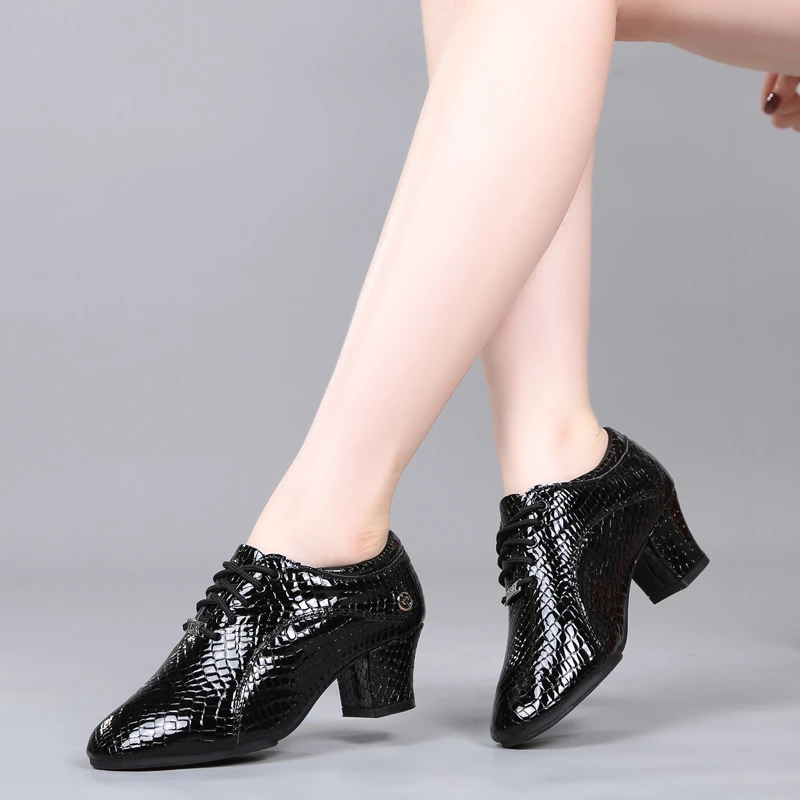 跳舞鞋时尚外穿牛皮拉丁真皮交谊广场水兵舞带跟软底女摩登舞蹈鞋