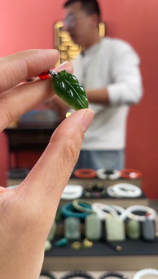 【闪购商品】和田玉吊坠(赠链)未镶嵌和田玉多样性发货碧玉树叶