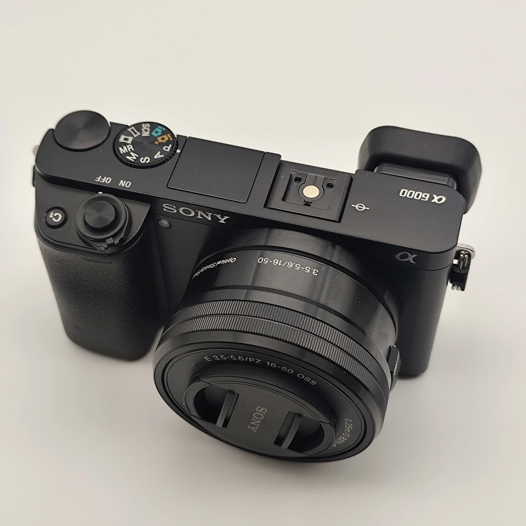 95新 Sony/索尼 微单相机 索尼a6000 2400w画质 16-50mm镜头