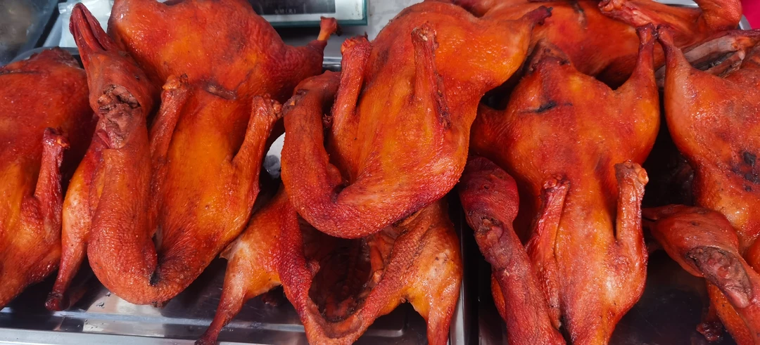 麻辣烤鸭 香辣可口 肥而不腻 口齿留香。