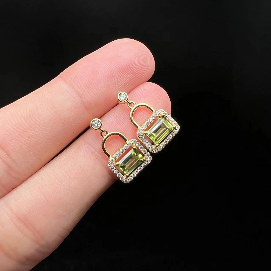 BBC018 橄榄石s925银镶嵌耳钉（尺寸4.5×6.5mm）