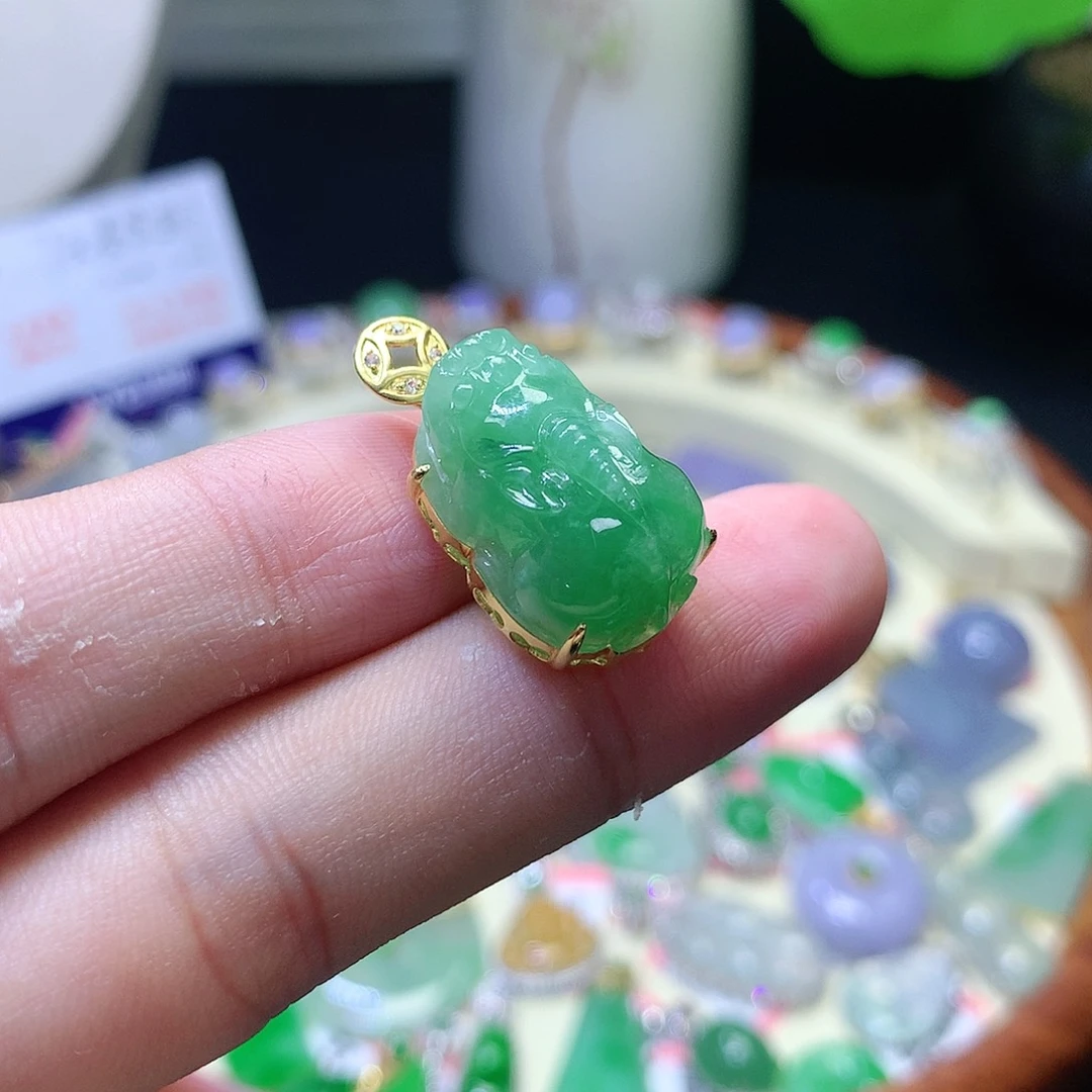 翡翠颈饰18K金镶嵌翡翠