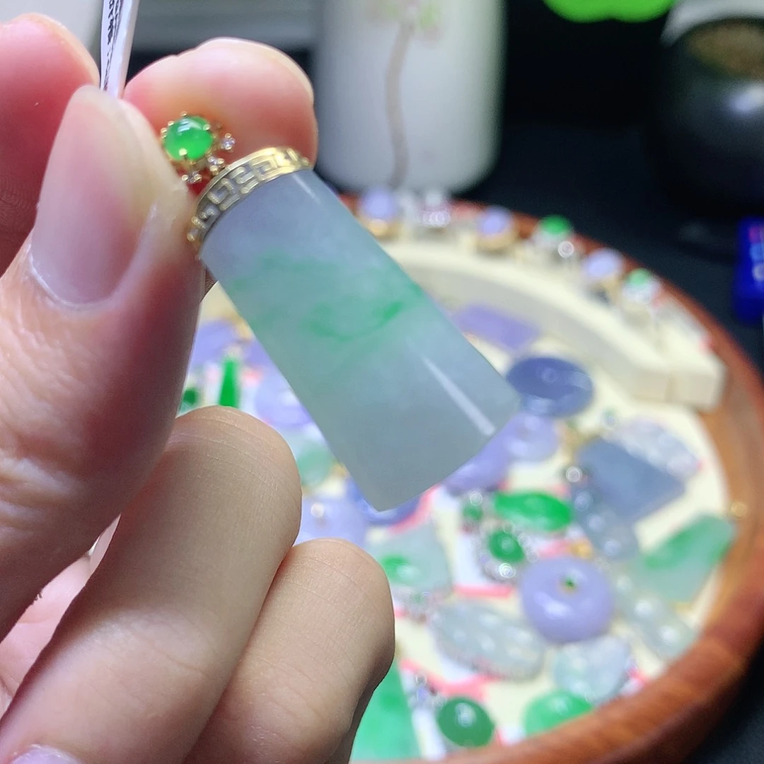 翡翠颈饰18K金镶嵌翡翠