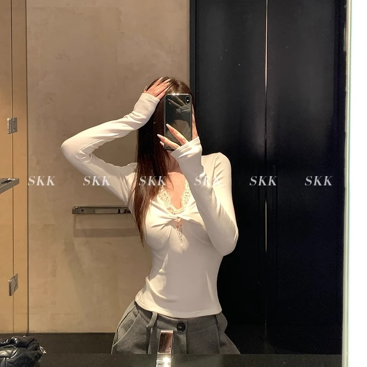 大码女装胖mm春秋蕾丝拼接V领打底衫女复古收腰内搭针织长袖T上衣