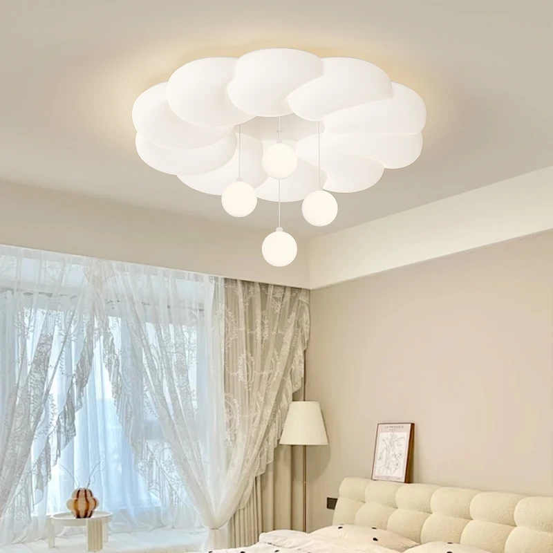 奶油风现代简约卧室灯云朵泡泡ins儿童房书房吸顶灯新款房间灯具