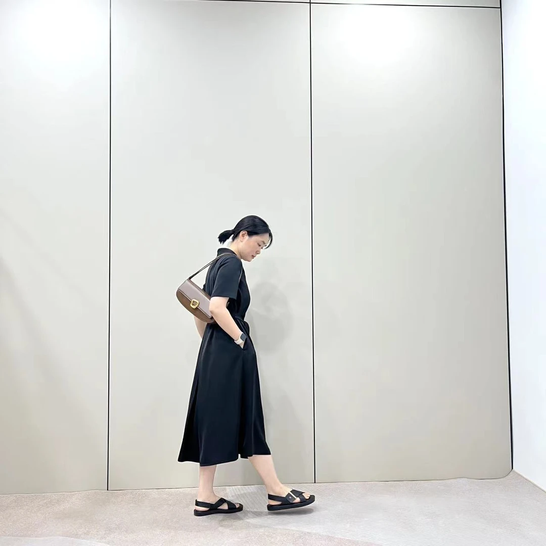 阿虎新款黑色气质显瘦长款女装连衣裙设计师原创优雅系带款