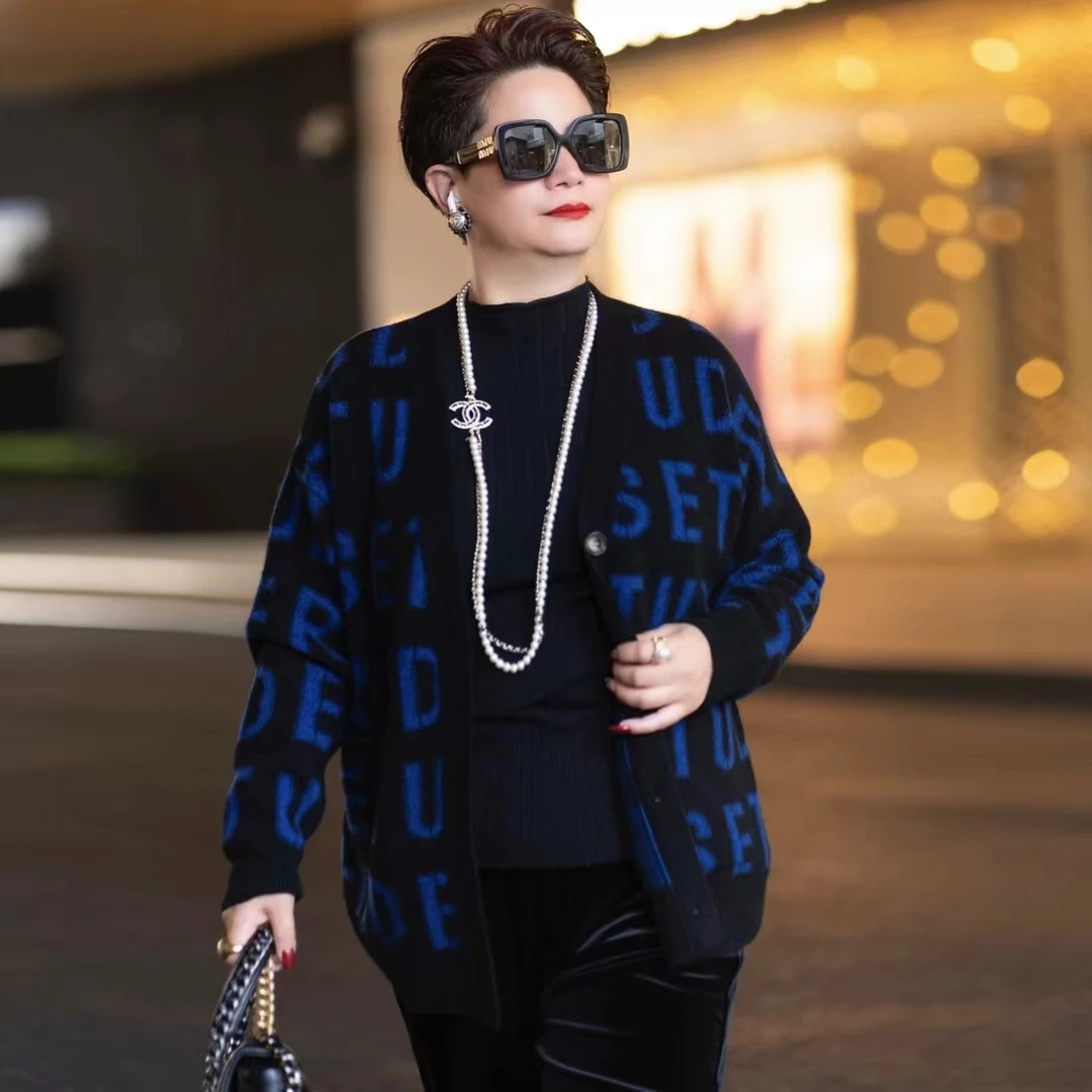 向红同学2025秋冬新款字母潮款时髦减龄保暖纯羊 绒毛衣开衫WT015