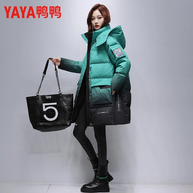 YAYA/鸭鸭羽绒服女2023年冬季新款渐变长款连帽保暖派克服外套潮