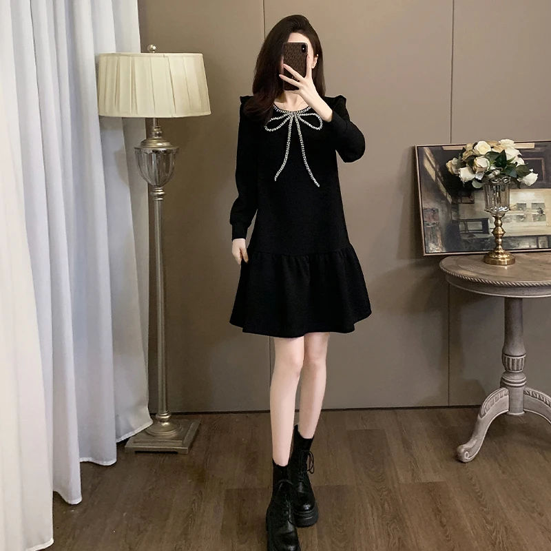 女装连衣裙气质小个子法式收腰赫本风小黑裙子时尚长袖中长款复古