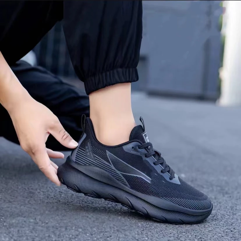 2024年秋季新款时尚舒适百搭轻便防滑耐磨运动特大码男士慢跑鞋