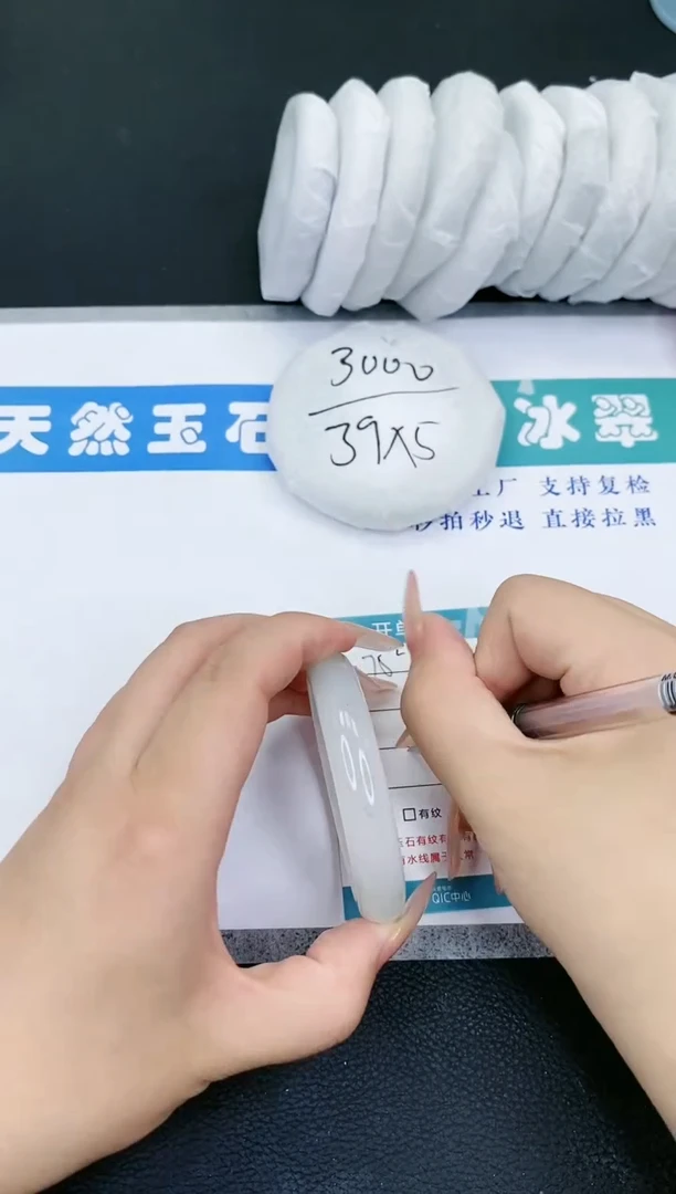 【闪购商品】石英质玉手镯未镶嵌T75-52+