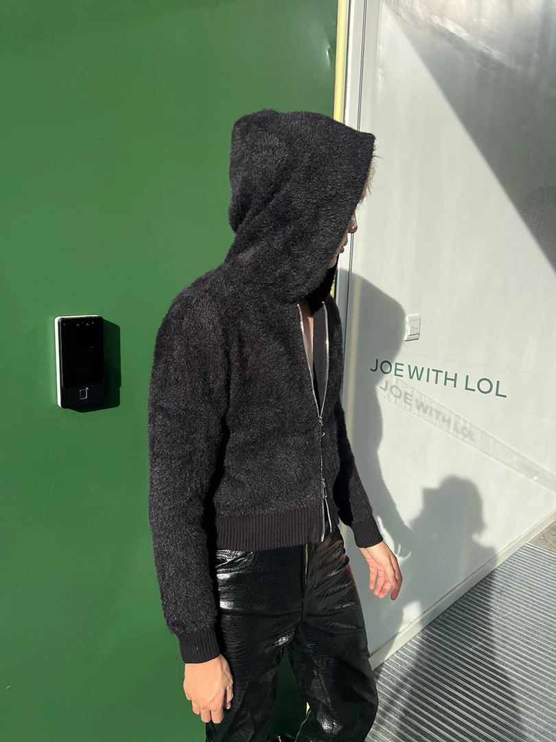 IHF“火柴人”巨修身小熊巴黎海马毛百搭针织开衫拉链连帽短毛衣