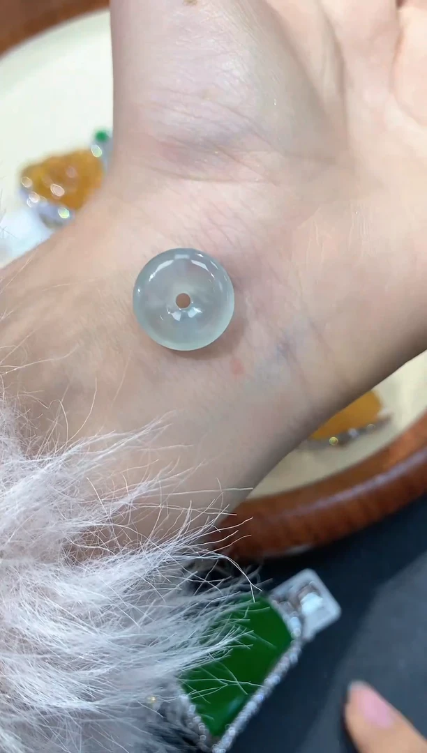 【闪购商品】翡翠颈饰未镶嵌颈饰