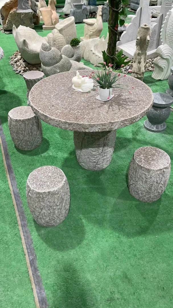 庭院石桌石凳采用花岗岩石材制作，美观大方实用