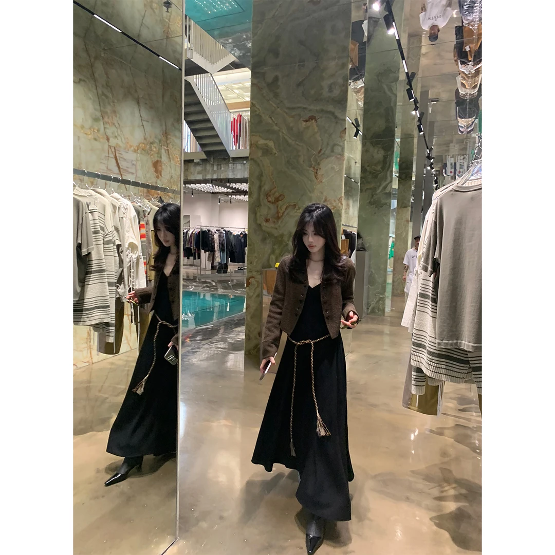 ASMANNA/羊绒纱敲细美丽诺针织圈圈呢短款V领绳结外套A241AWT038