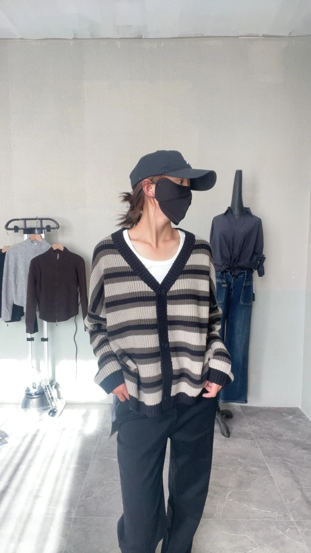 宽松版短款款百搭毛衣开衫慵懒