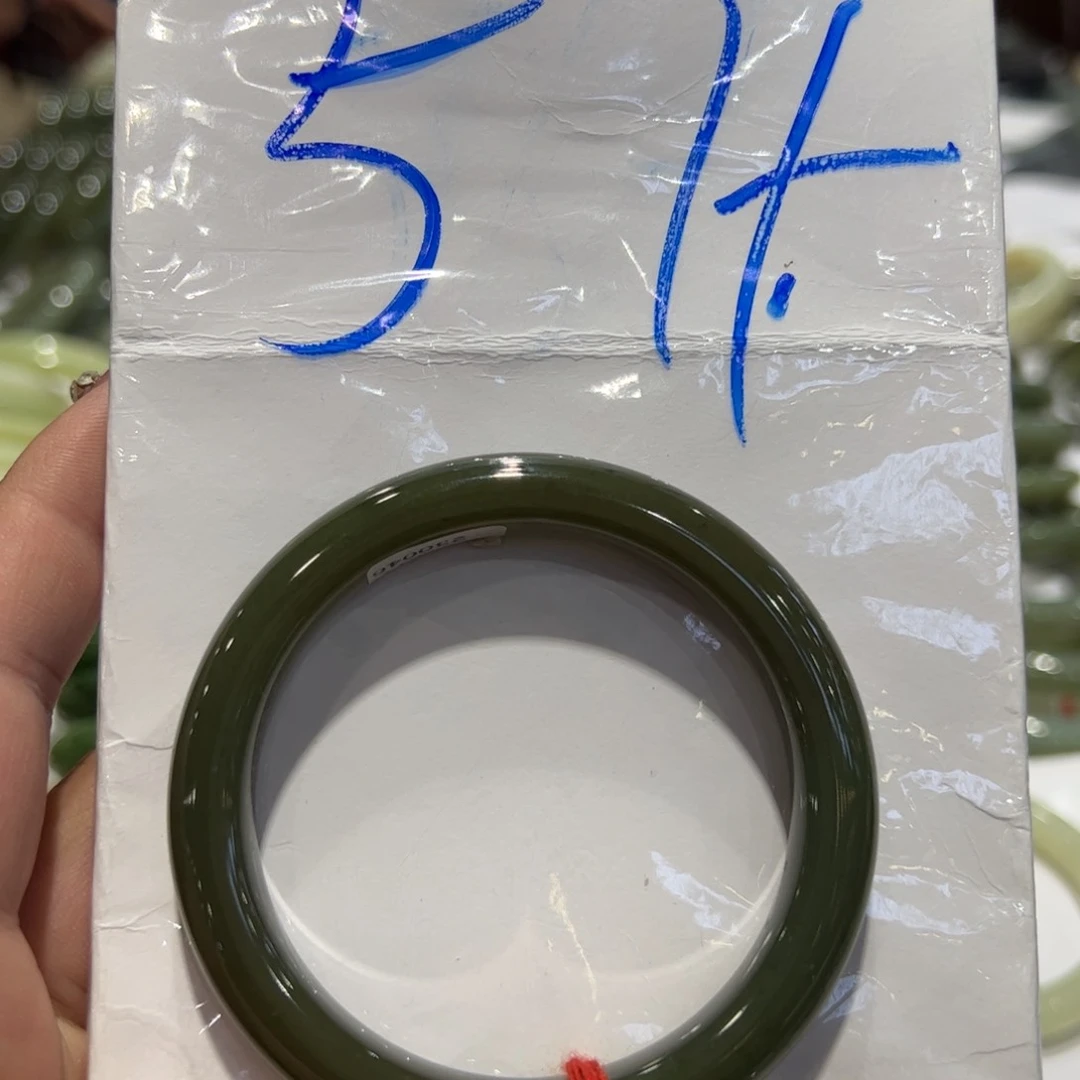 和田玉手镯未镶嵌小**哒