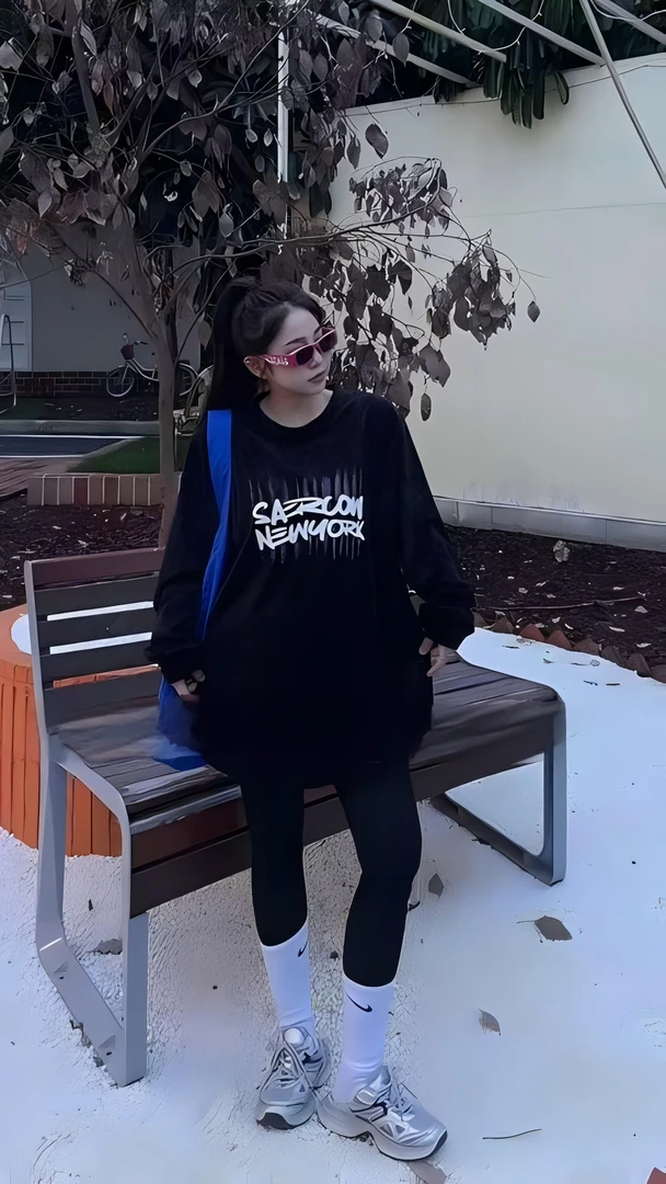 衣长77   70023【渐变字母】大版小衫