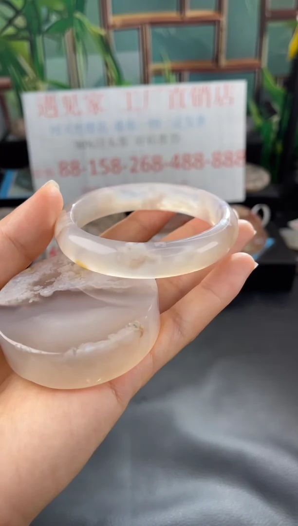 【闪购商品】石英质玉手镯未镶嵌60