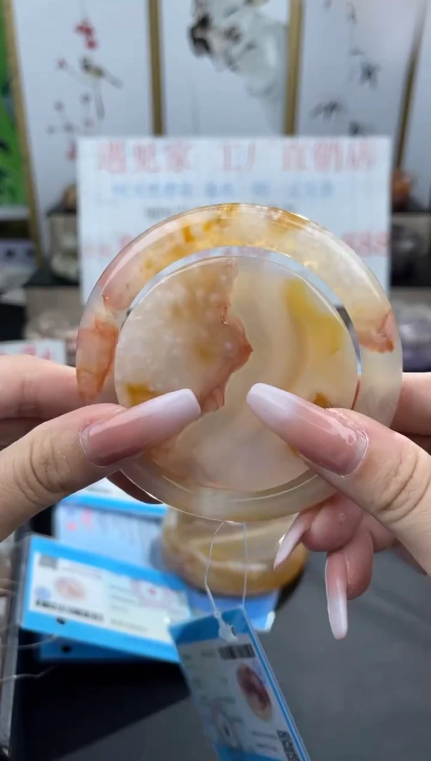【闪购商品】石英质玉手镯未镶嵌63