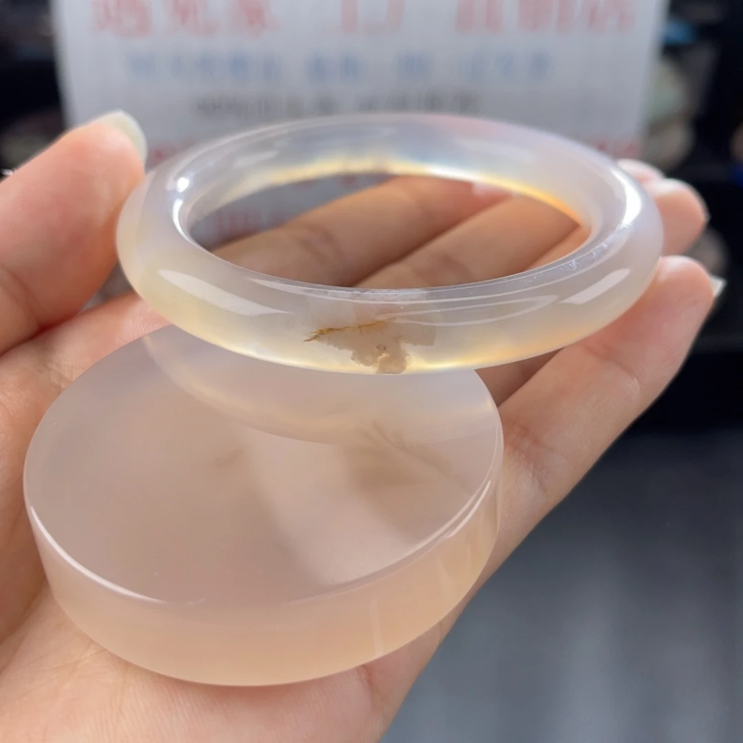 石英质玉手镯未镶嵌56