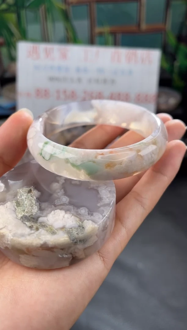 【闪购商品】石英质玉手镯未镶嵌60