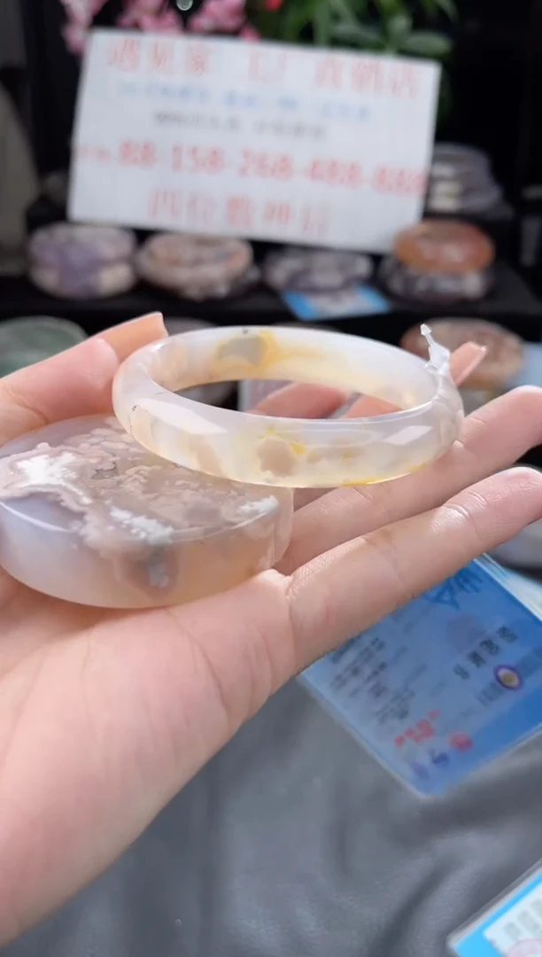 【闪购商品】石英质玉手镯未镶嵌57