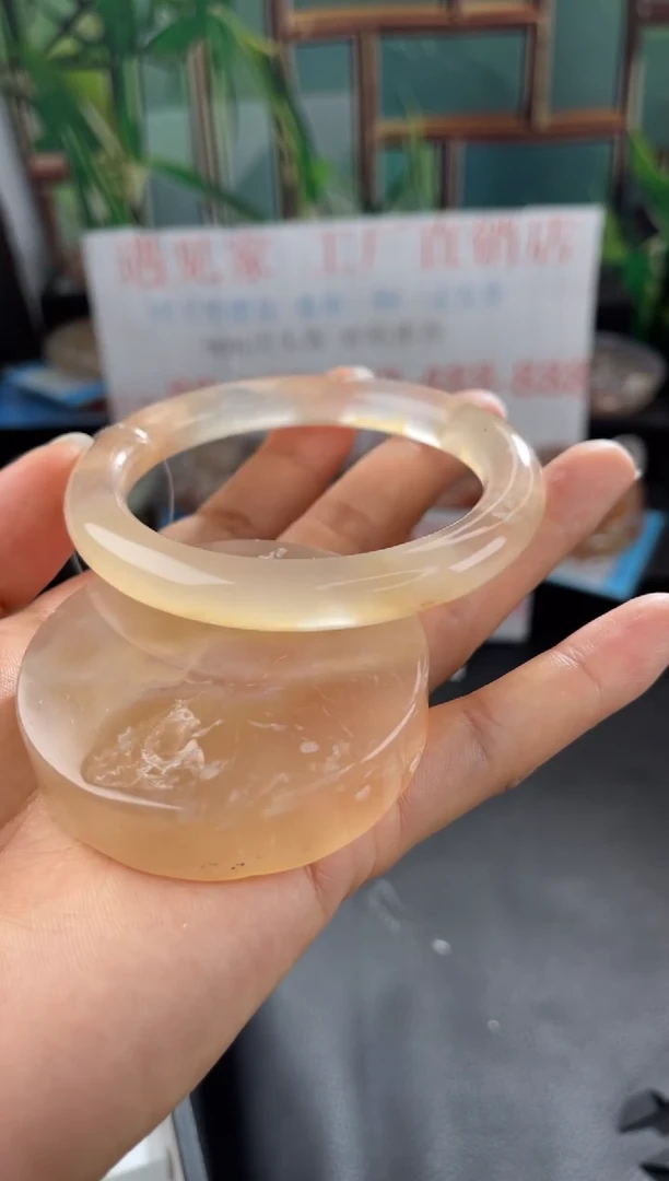 【闪购商品】石英质玉手镯未镶嵌59