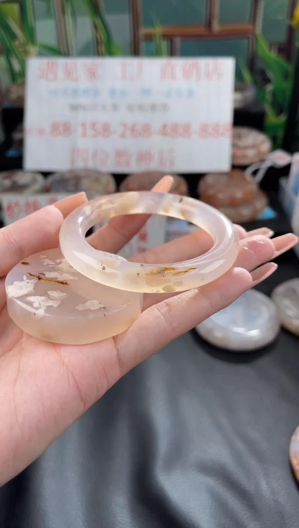 【闪购商品】石英质玉手镯未镶嵌52