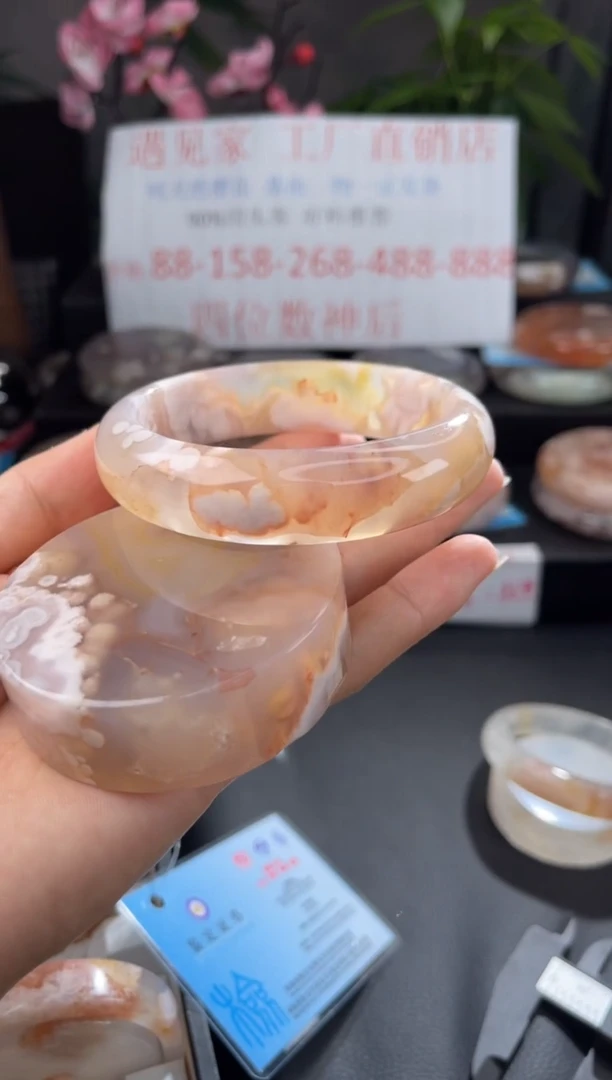 【闪购商品】石英质玉手镯未镶嵌64（114