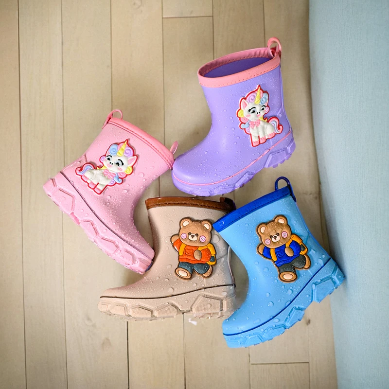 宝宝雨鞋小孩幼儿软底防水水鞋时尚加绒保暖中筒轻便女童上学雨靴
