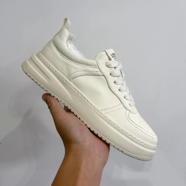 阿木男士头层牛皮休闲板鞋 52686白